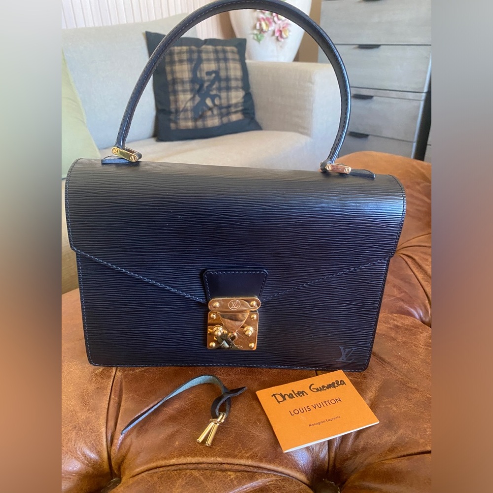 Authentic LV Epi black Concorde PM